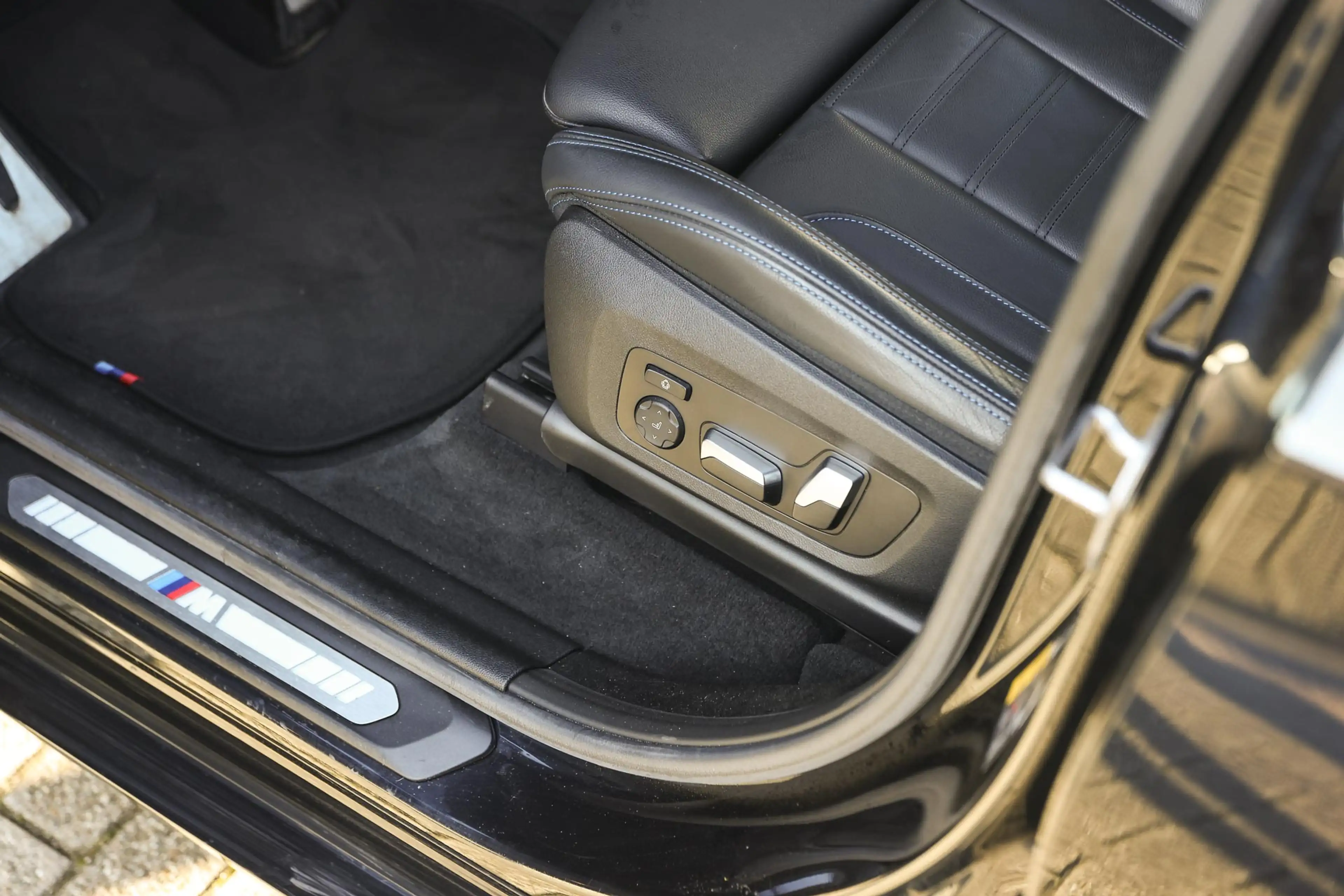 BMW iX3 High Executive / Trekhaak / Comfort Access / Head- — photo 14