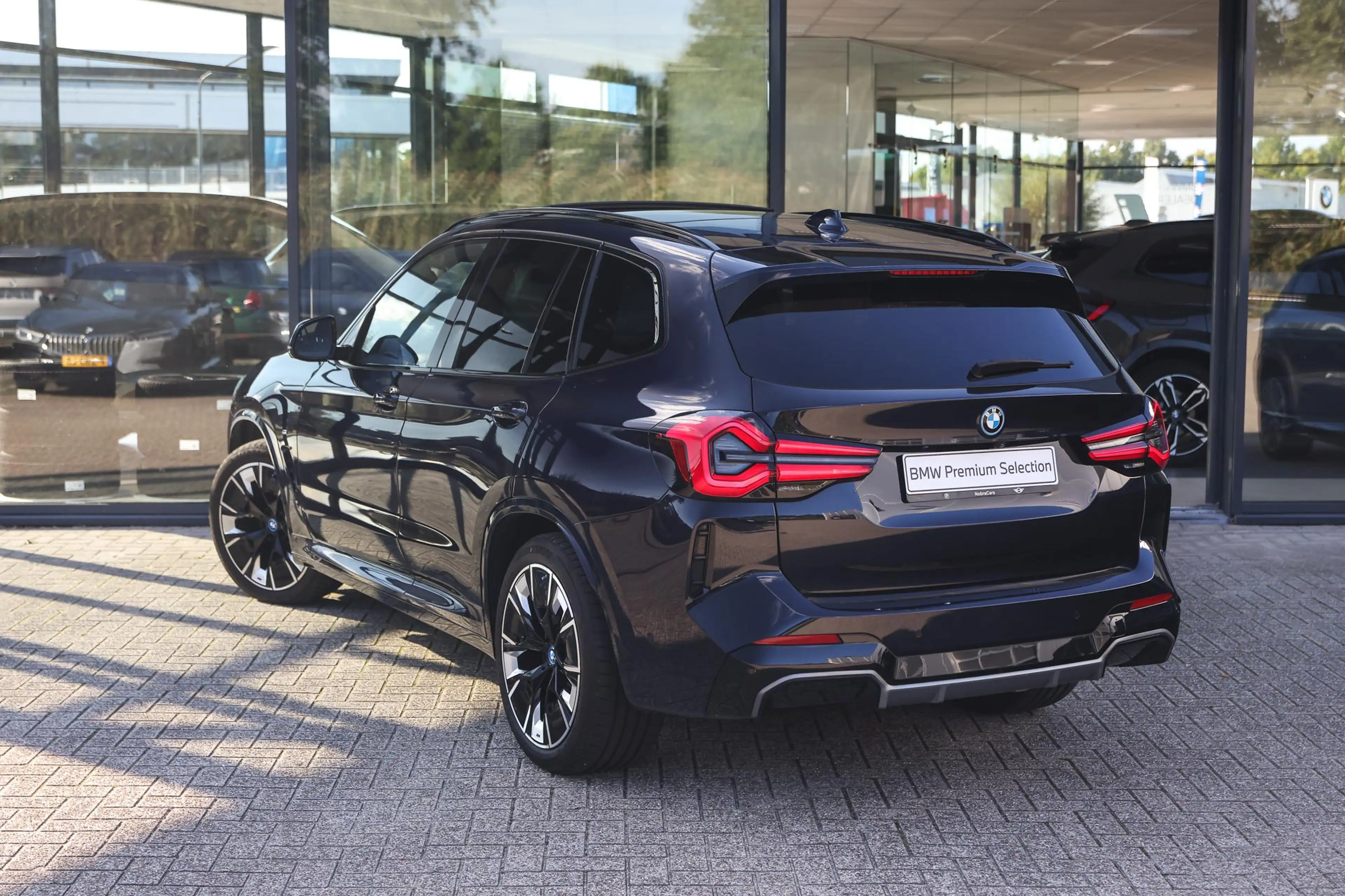 BMW iX3 High Executive / Trekhaak / Comfort Access / Head- — photo 2