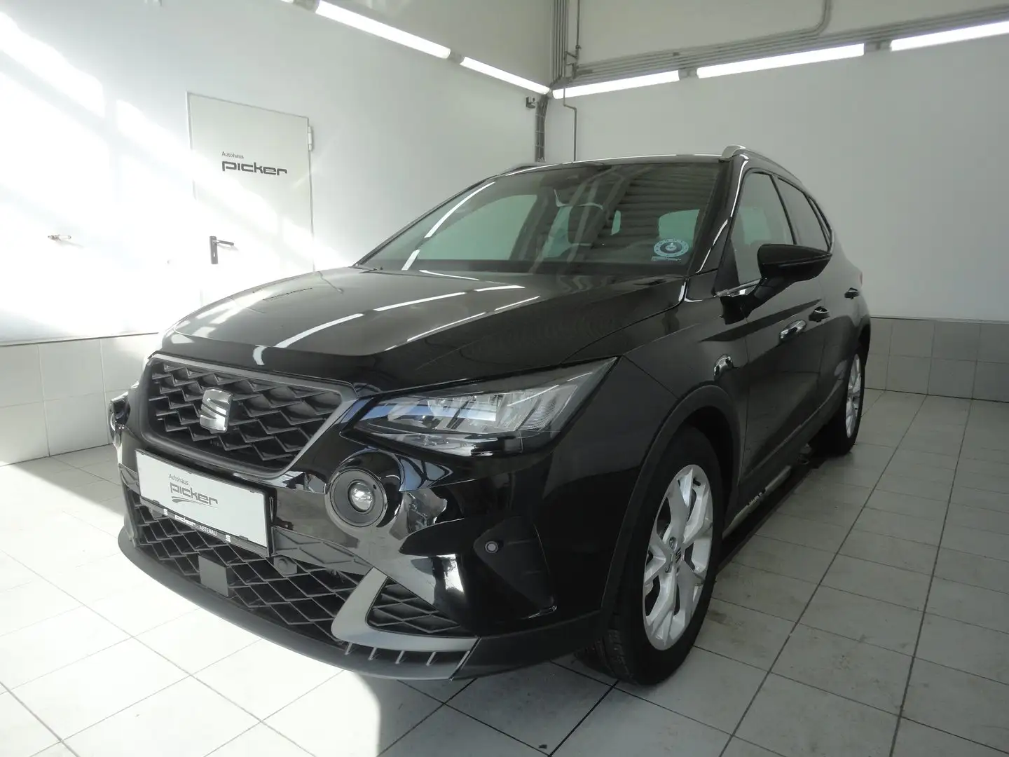 SEAT Arona FR 1.0 TSI Schwarz - 2