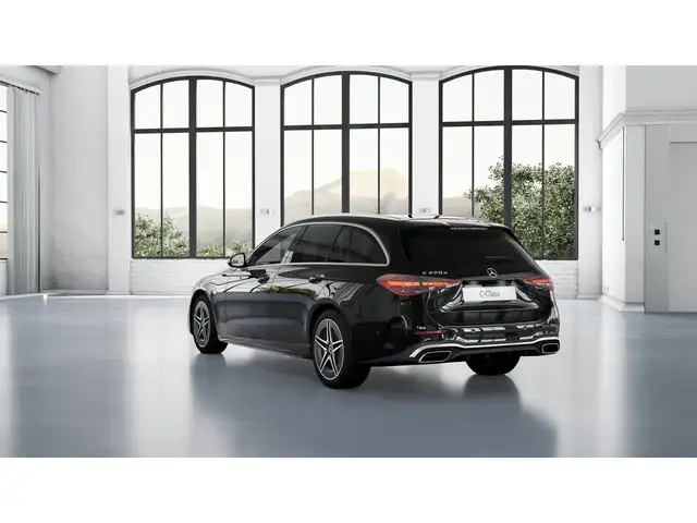 Mercedes-Benz C-Class view 4