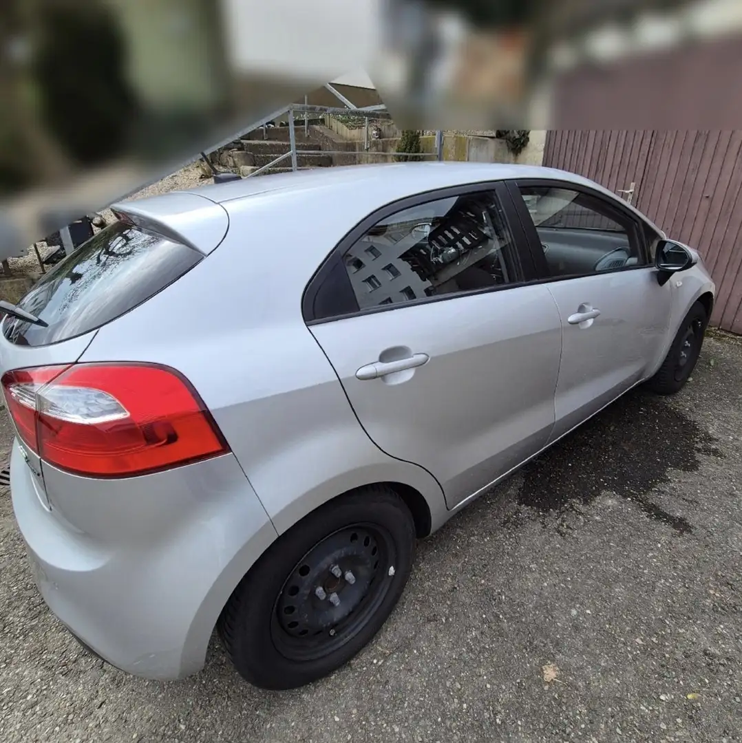 Kia Rio 1.4 Edition 7 Grau - 2