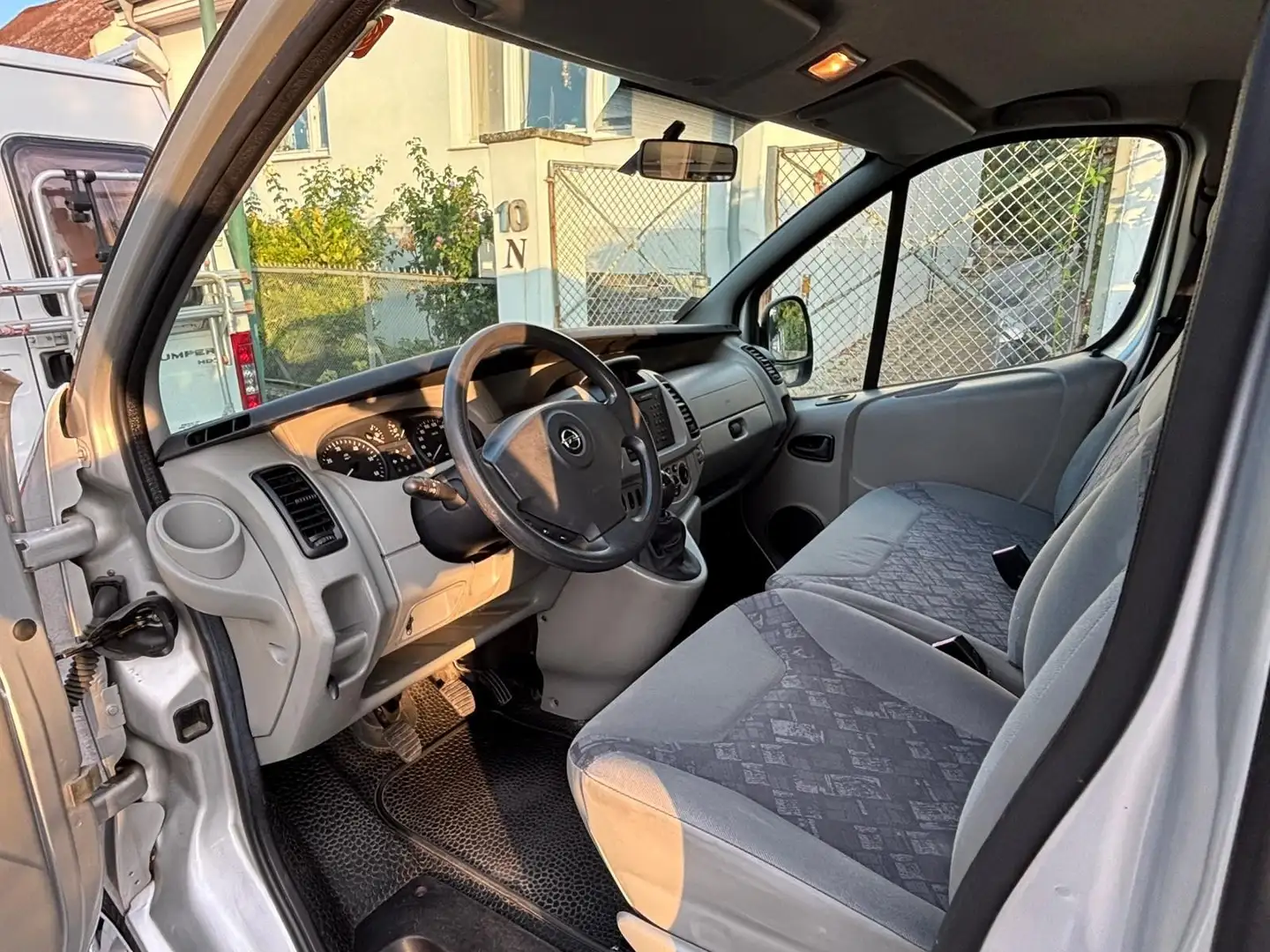 Opel Vivaro Combi L1H1 1,9 DTI 2,7t kurz Silber - 2