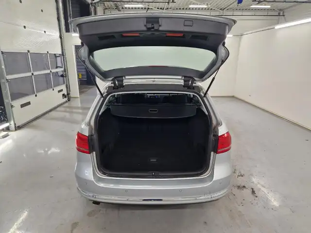 Volkswagen Passat view 7