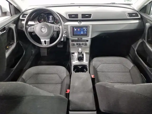 Volkswagen Passat view 6