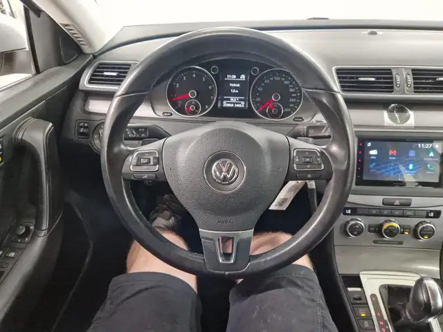 Volkswagen Passat view 18