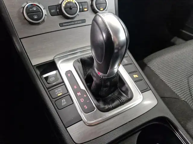 Volkswagen Passat view 13