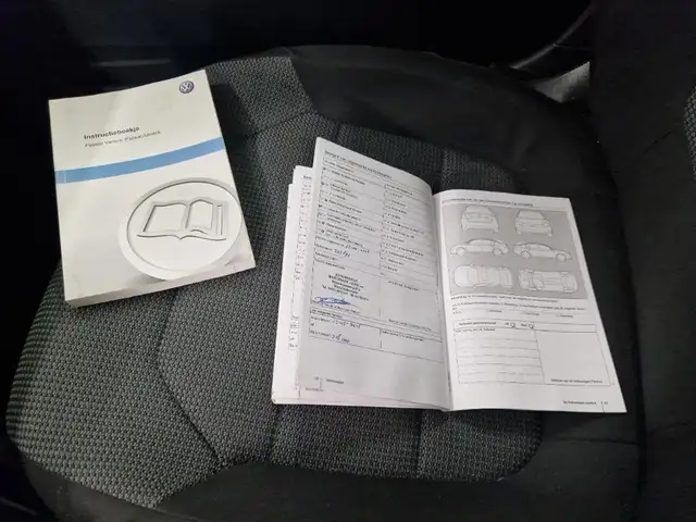 Volkswagen Passat view 11