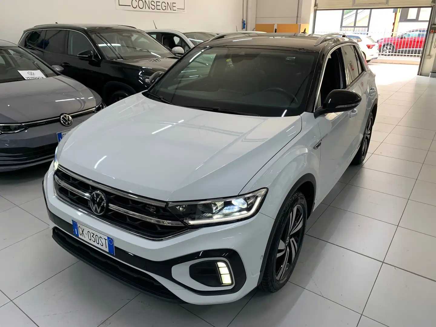 Volkswagen T-Roc 1.0 tsi R-Line 110cv + TECH PACK Bianco - 1