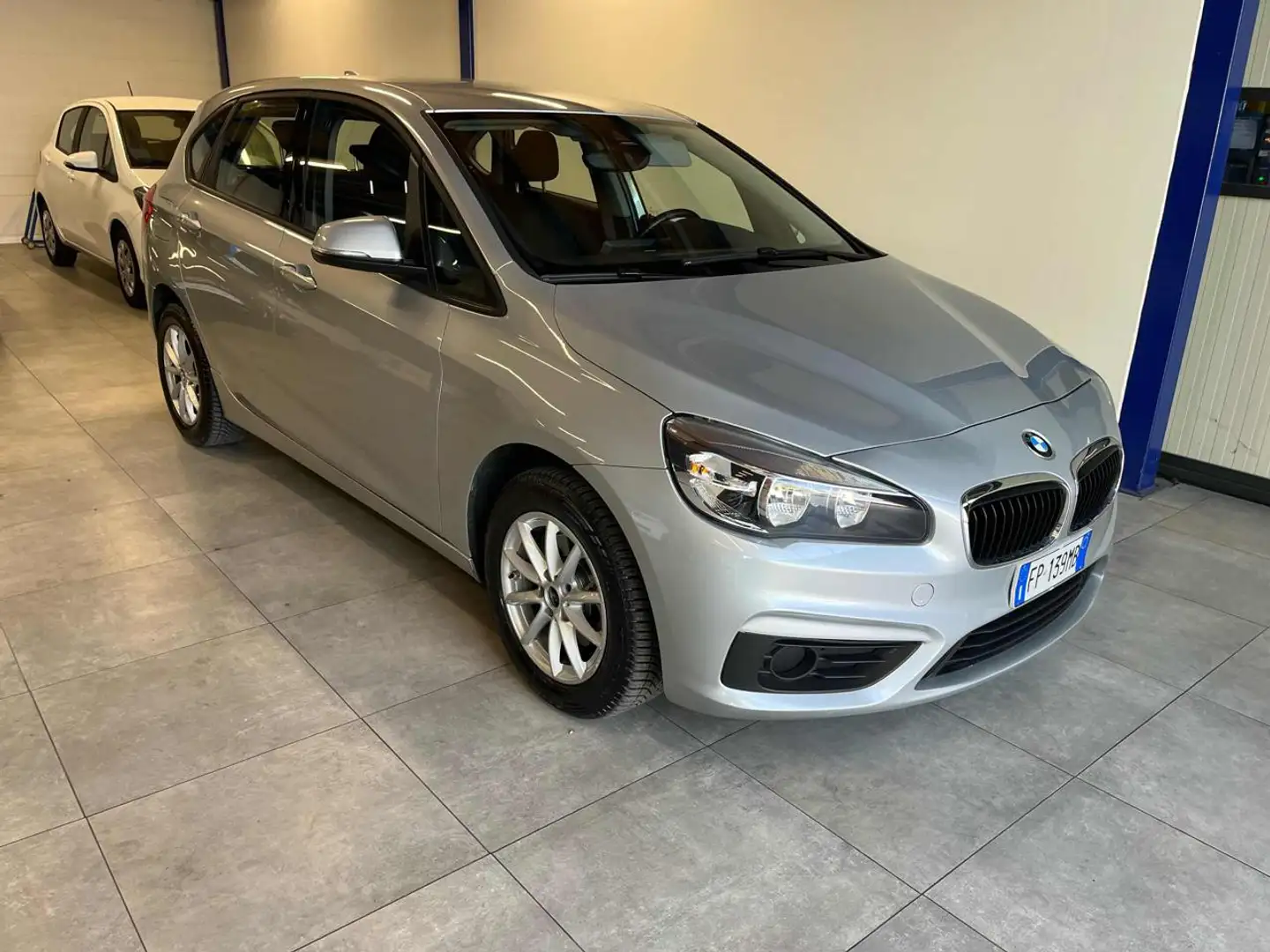 BMW 218 d Active Tourer Automatica Unico Proprietario Argento - 2