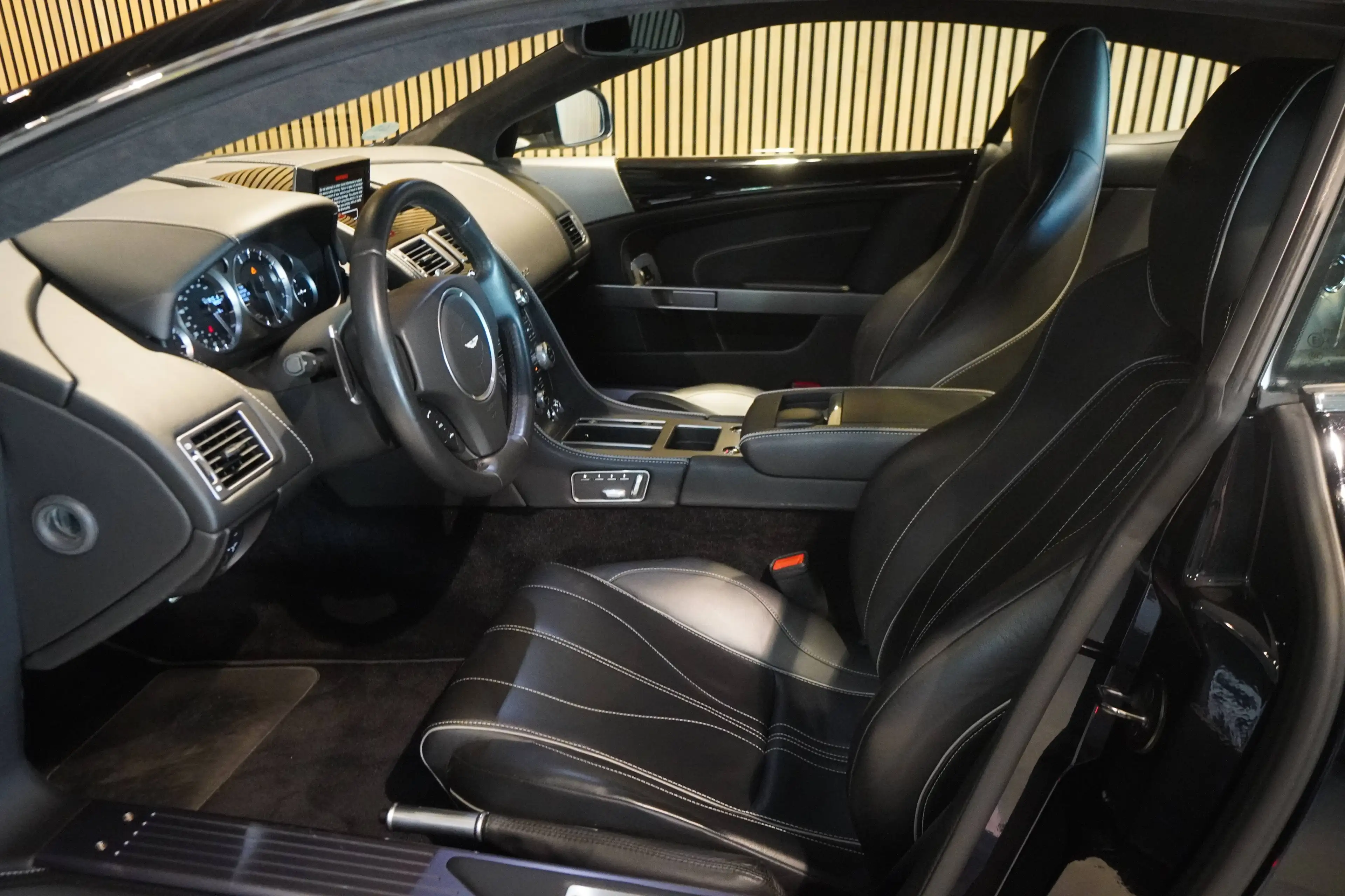 Aston Martin Virage Coupe 6.0 V12-BRD FZG-U-frei-Top Zustand — photo 5