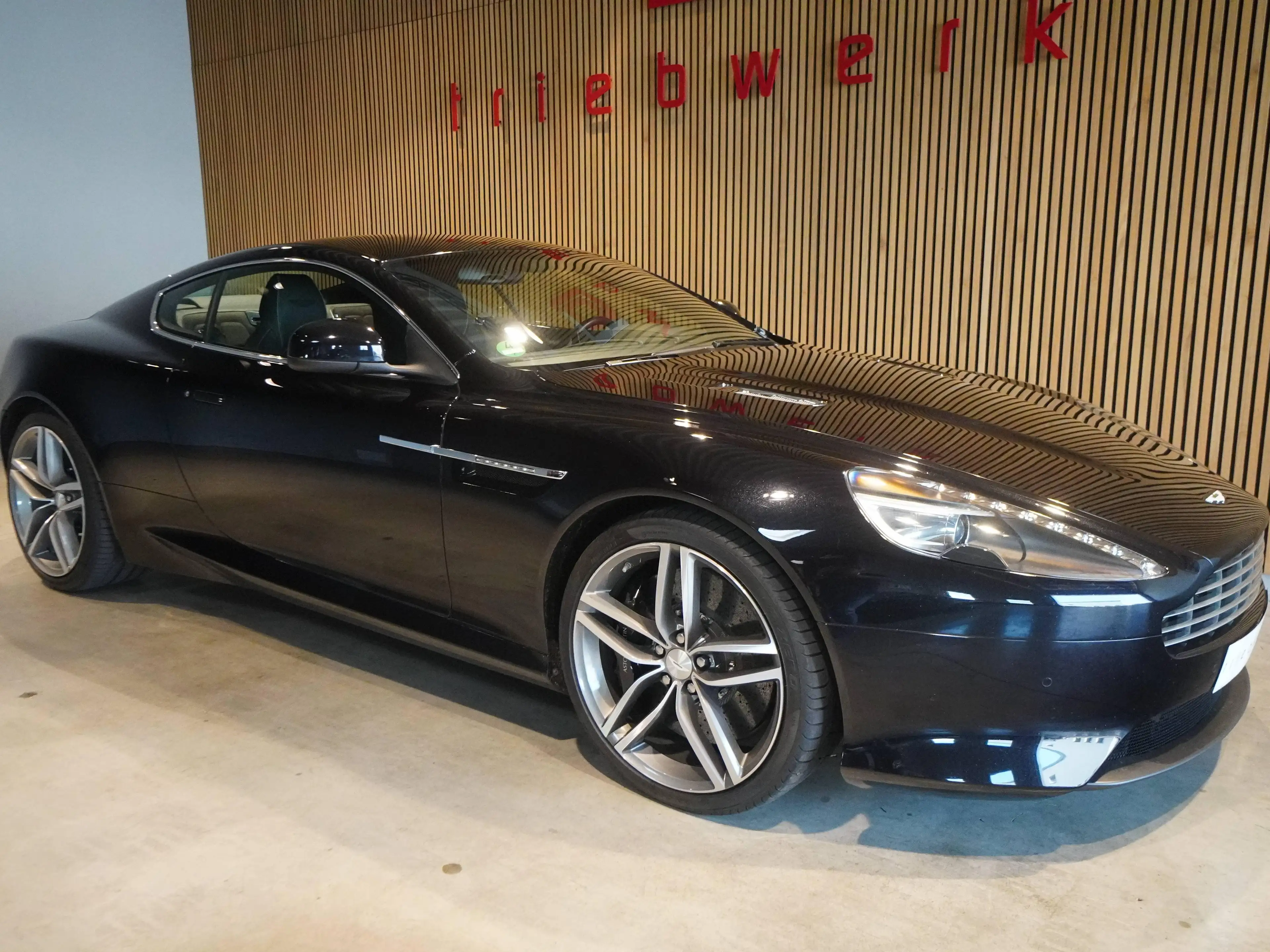 Aston Martin Virage Coupe 6.0 V12-BRD FZG-U-frei-Top Zustand — photo 14