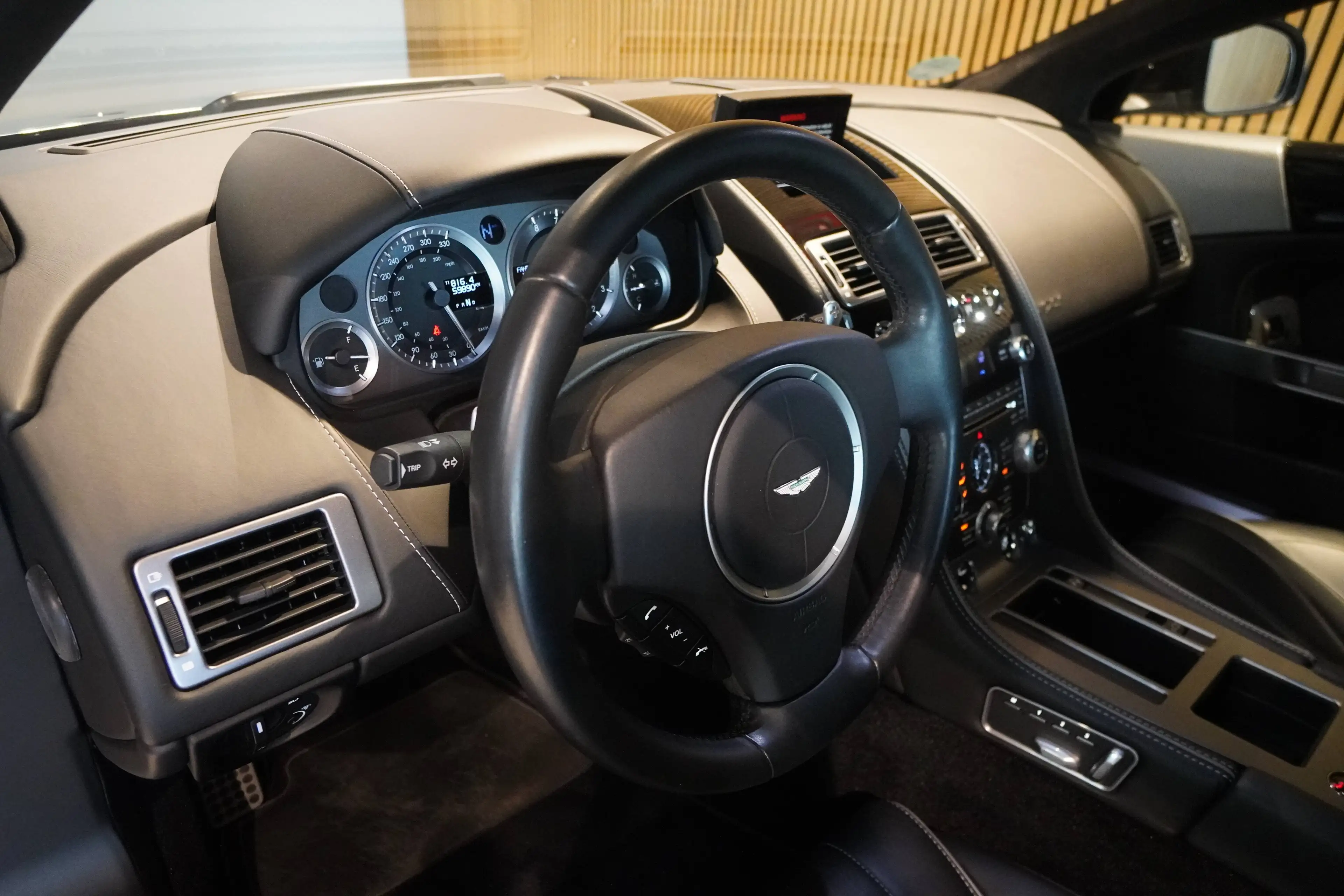 Aston Martin Virage Coupe 6.0 V12-BRD FZG-U-frei-Top Zustand — photo 6