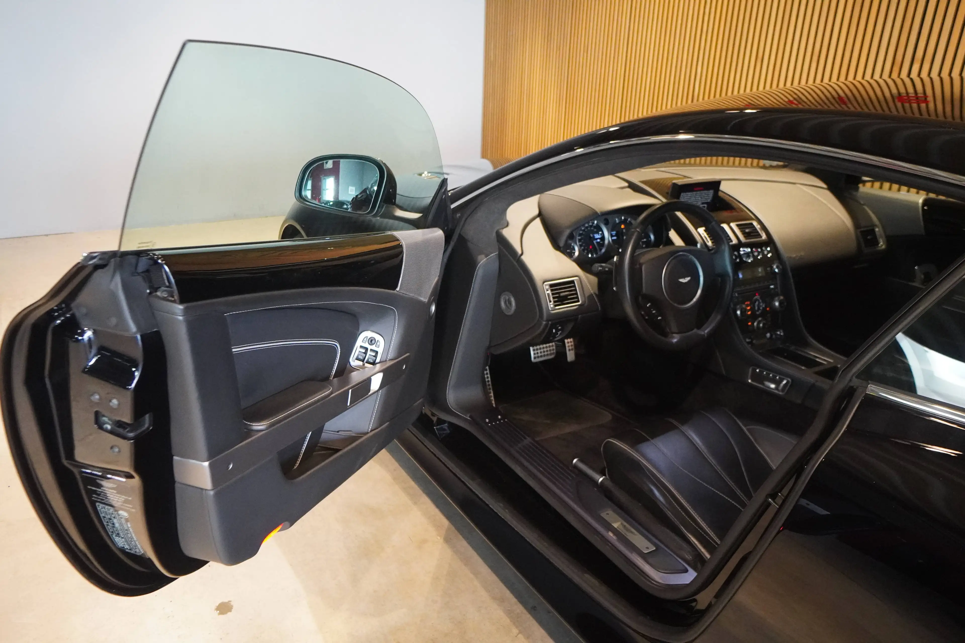 Aston Martin Virage Coupe 6.0 V12-BRD FZG-U-frei-Top Zustand — photo 11