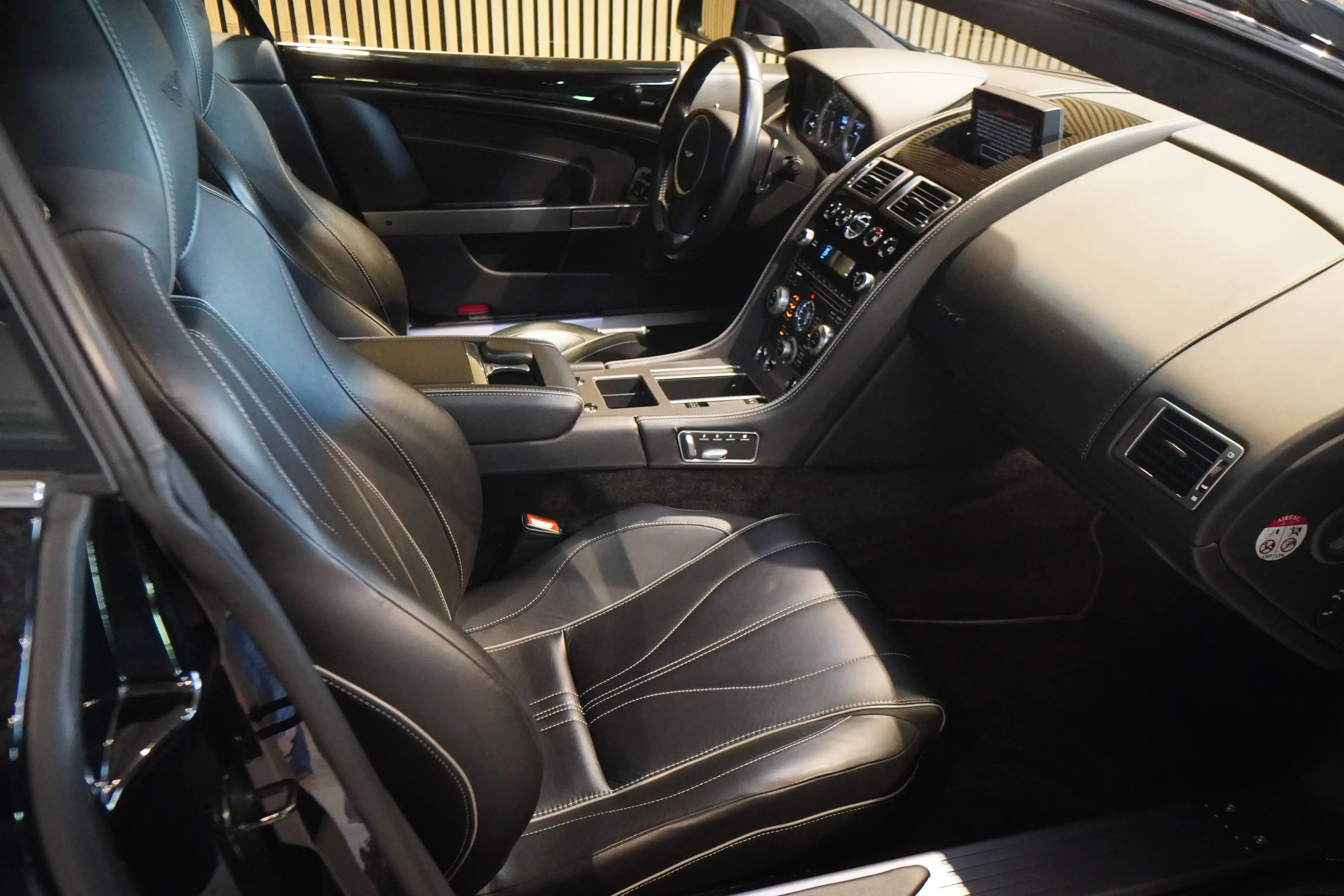 Aston Martin Virage Coupe 6.0 V12-BRD FZG-U-frei-Top Zustand — photo 10