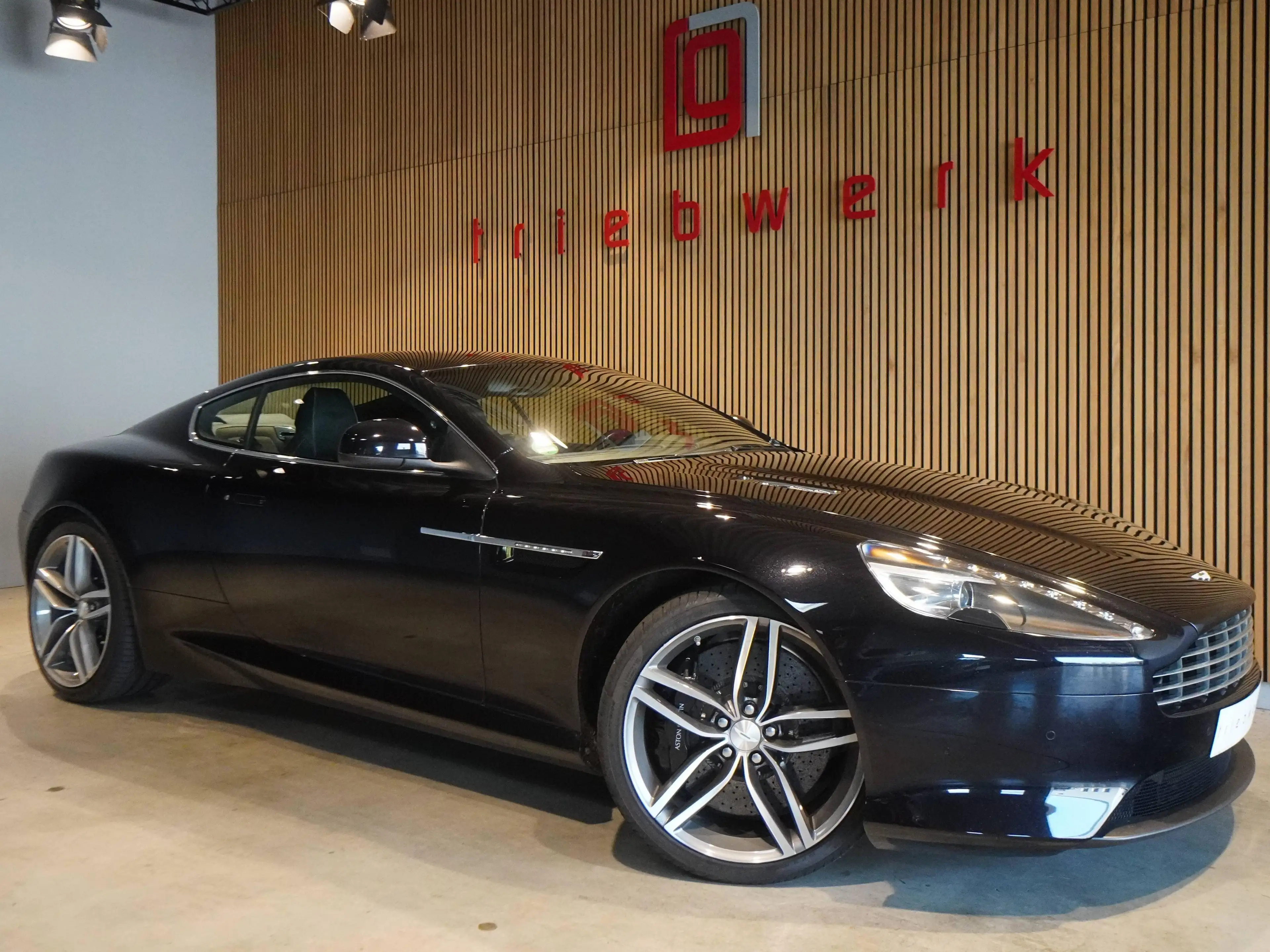 Aston Martin Virage Coupe 6.0 V12-BRD FZG-U-frei-Top Zustand — photo 2