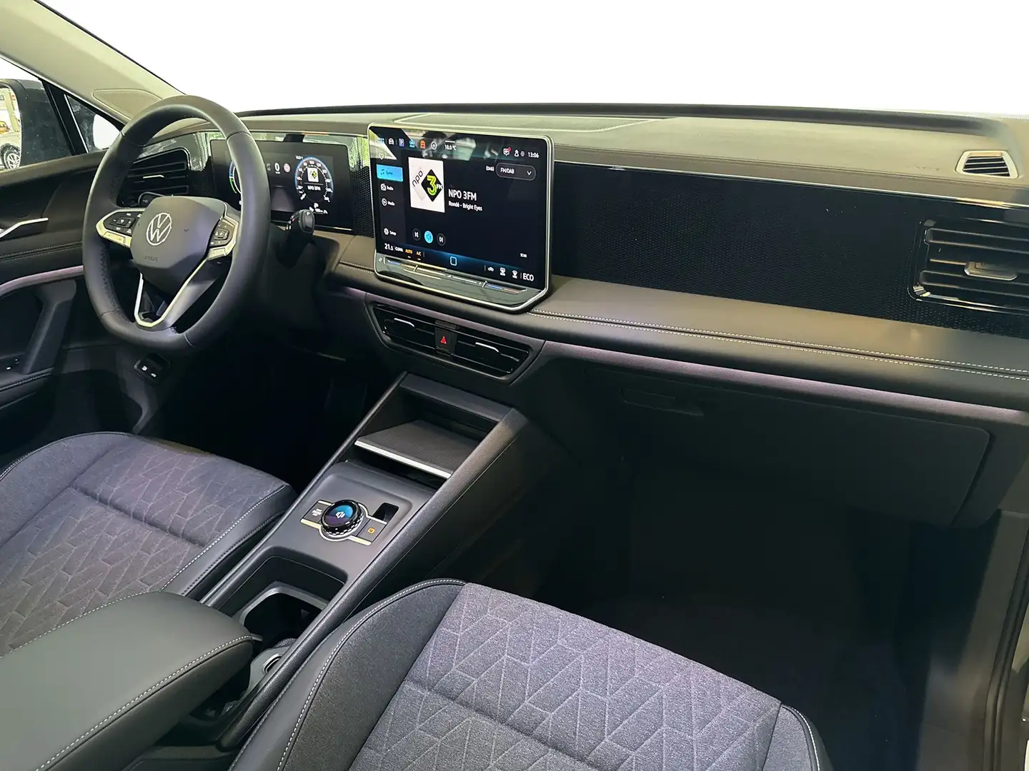Volkswagen Tiguan 1.5 eHybrid 204pk Life Edition Achteruitrijcamera Gris - 2