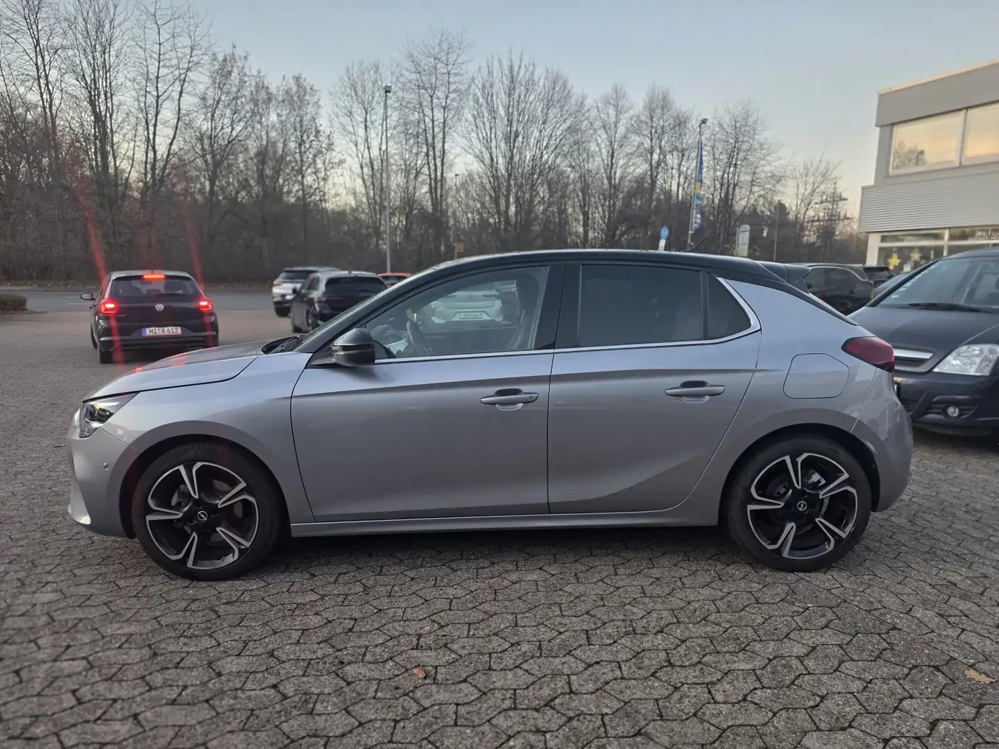 Opel Corsa 1.5 PANO/SHZ+LHZ/PDC v+h+CAM/KLIMA-AUTO Grau - 2