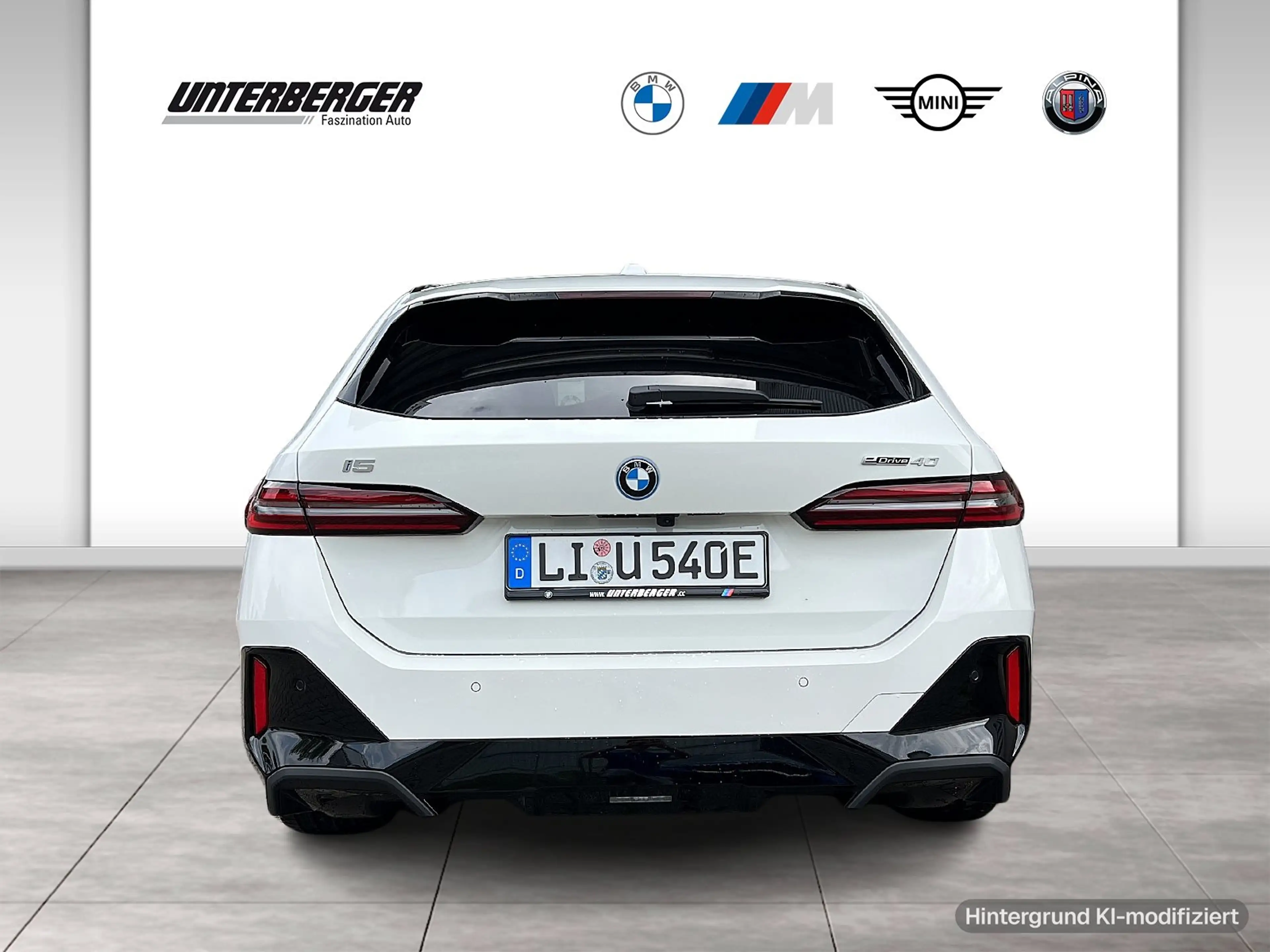 BMW i5 eDrive40 Touring M Sportpaket HK HiFi DAB — photo 5