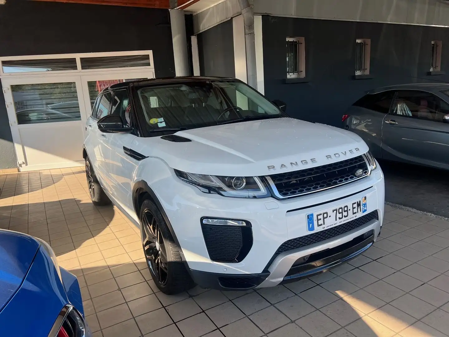 Land Rover Range Rover Evoque 2.0 TD4 180 SE DYNAMIC MARK V Weiß - 2