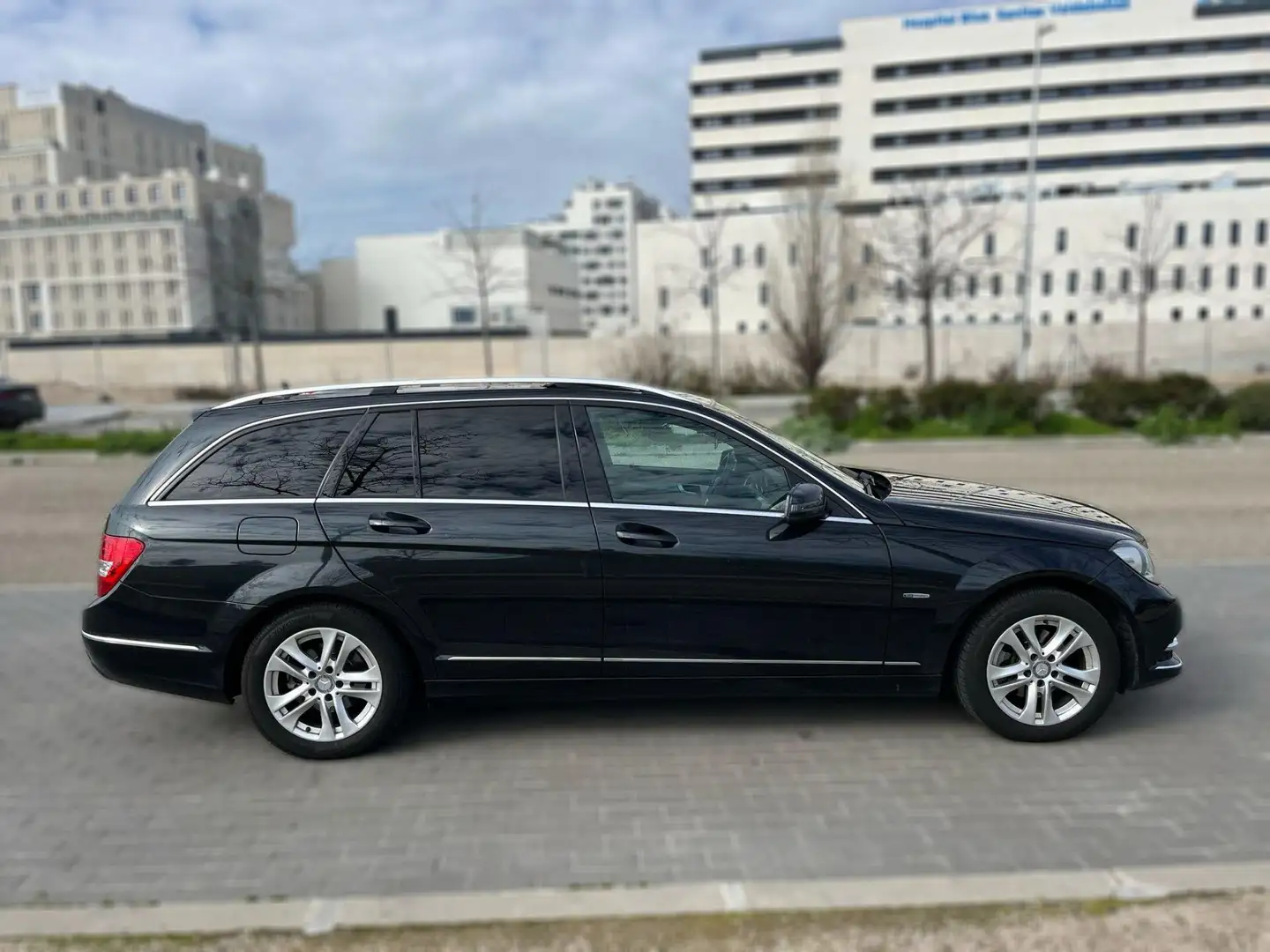 Mercedes-Benz C 200 Estate 200CDI BE Avantgarde crna - 2