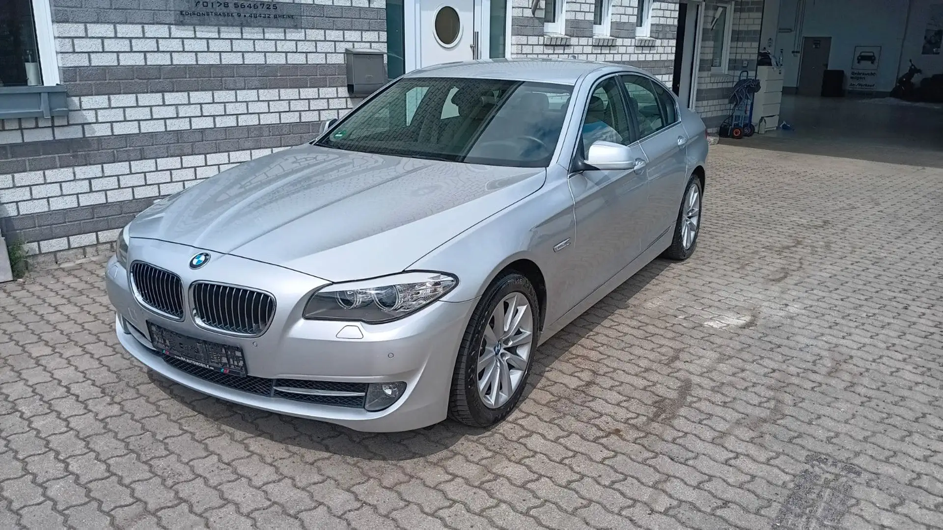 BMW 523 i Lim AHK abnb. Leder Dakota grau 6Zylinder Silber - 1