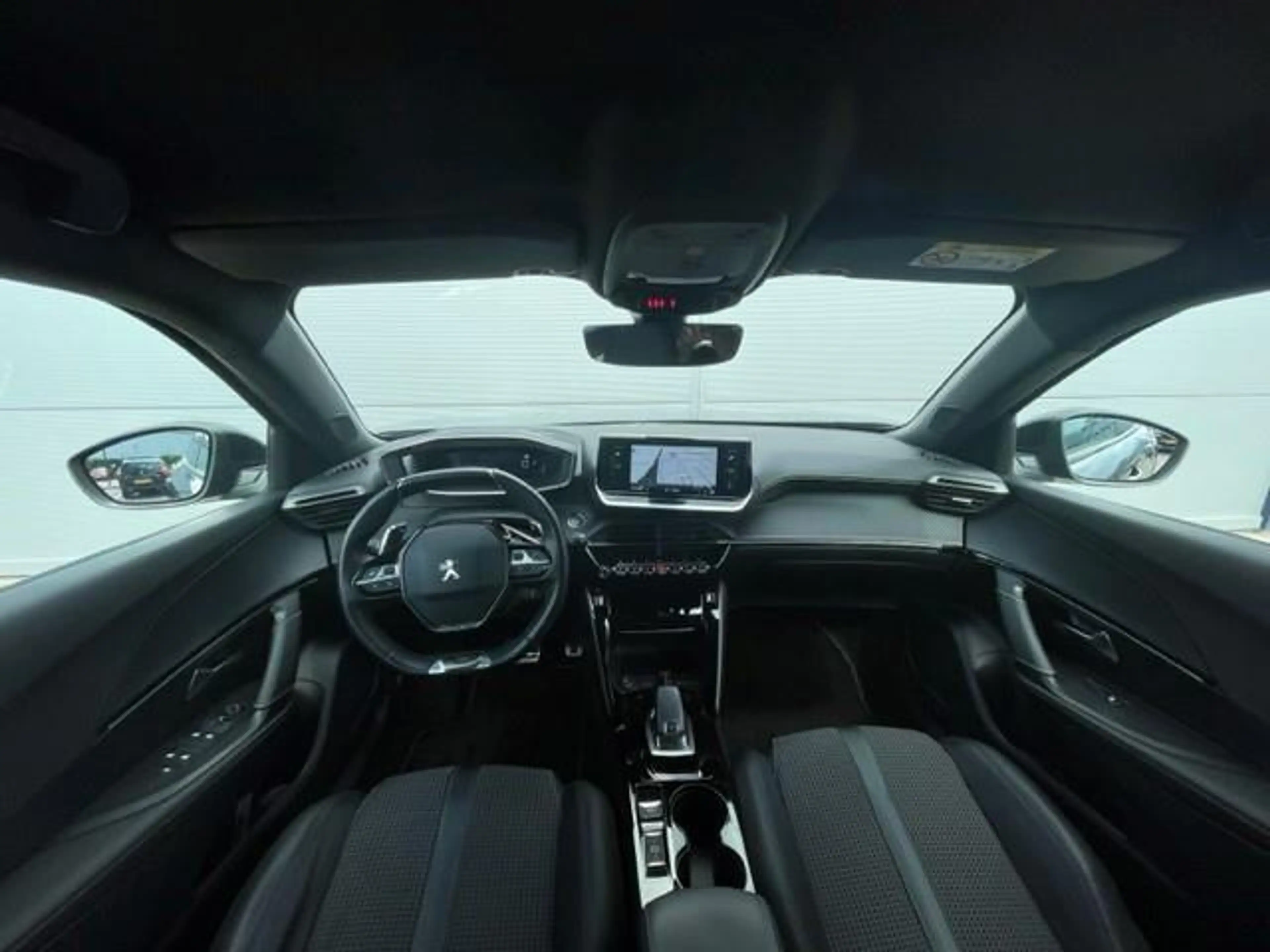 Peugeot e-2008 EV GT 50 kWh — photo 9