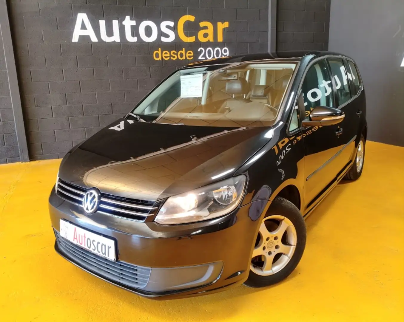 Volkswagen Touran 1.6TDI Advance DSG 105 Schwarz - 1