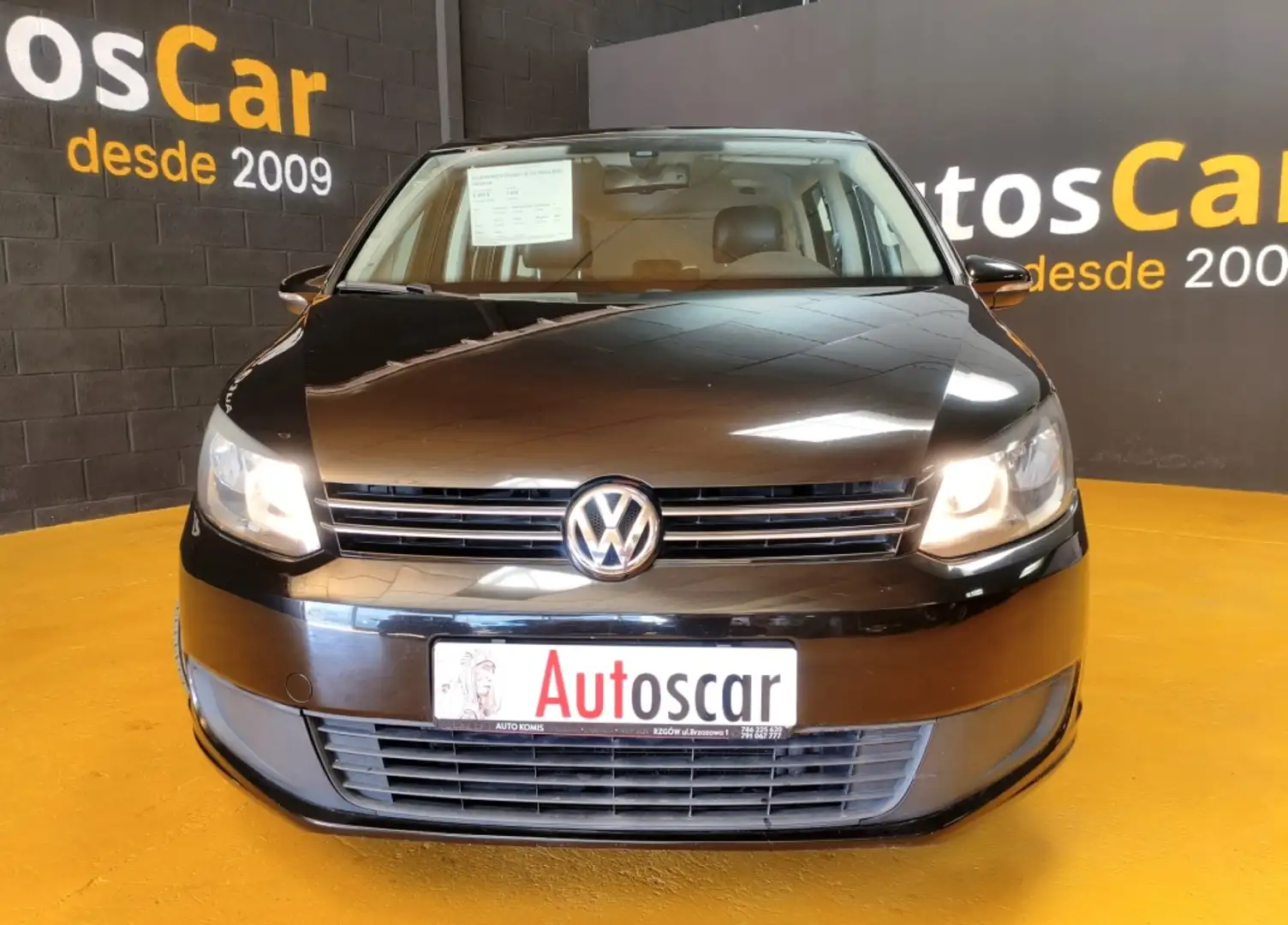 Volkswagen Touran 1.6TDI Advance DSG 105 Schwarz - 2