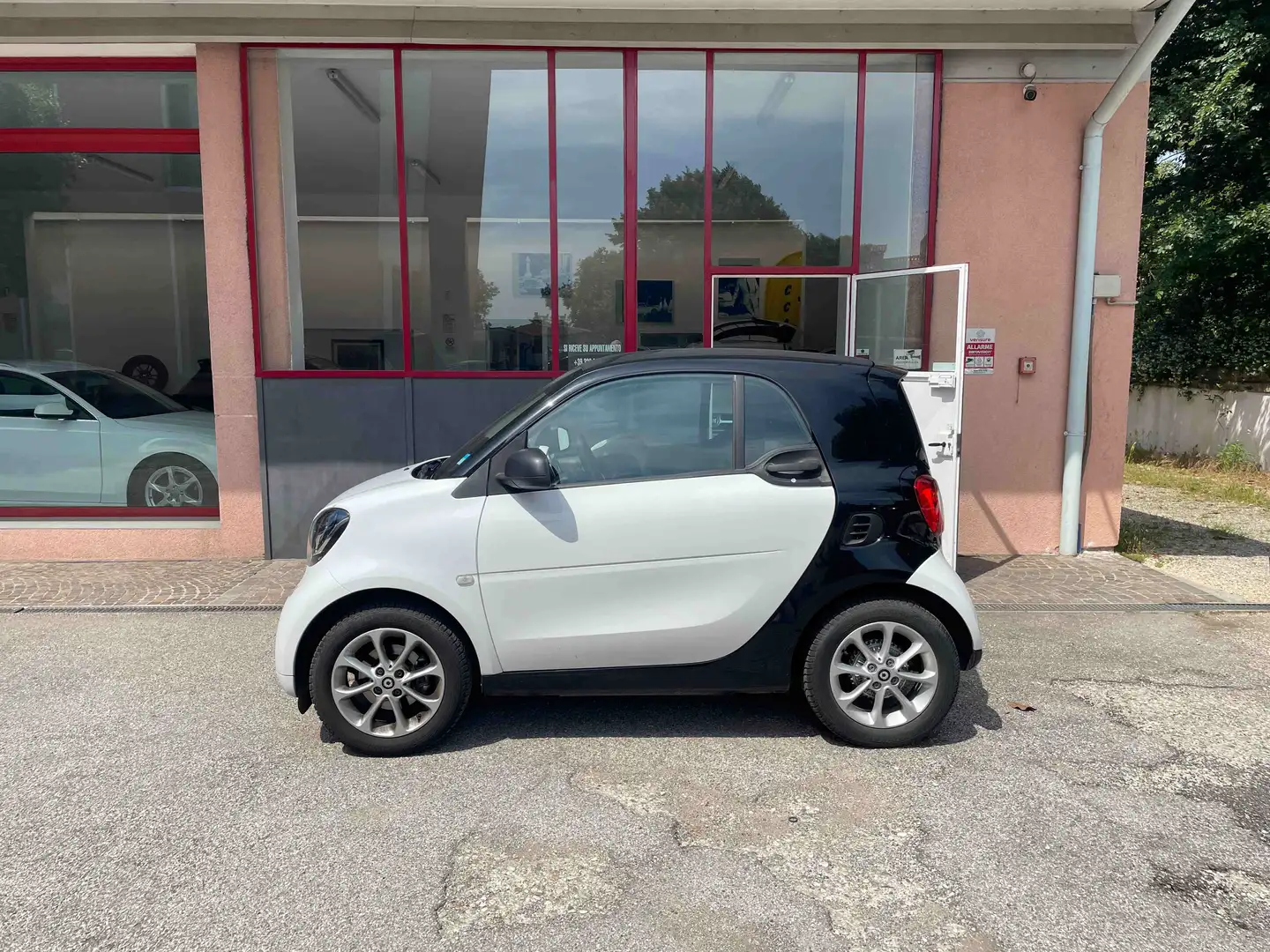 smart forTwo Fortwo 1.0 Youngster 71cv twinamic Bianco - 1