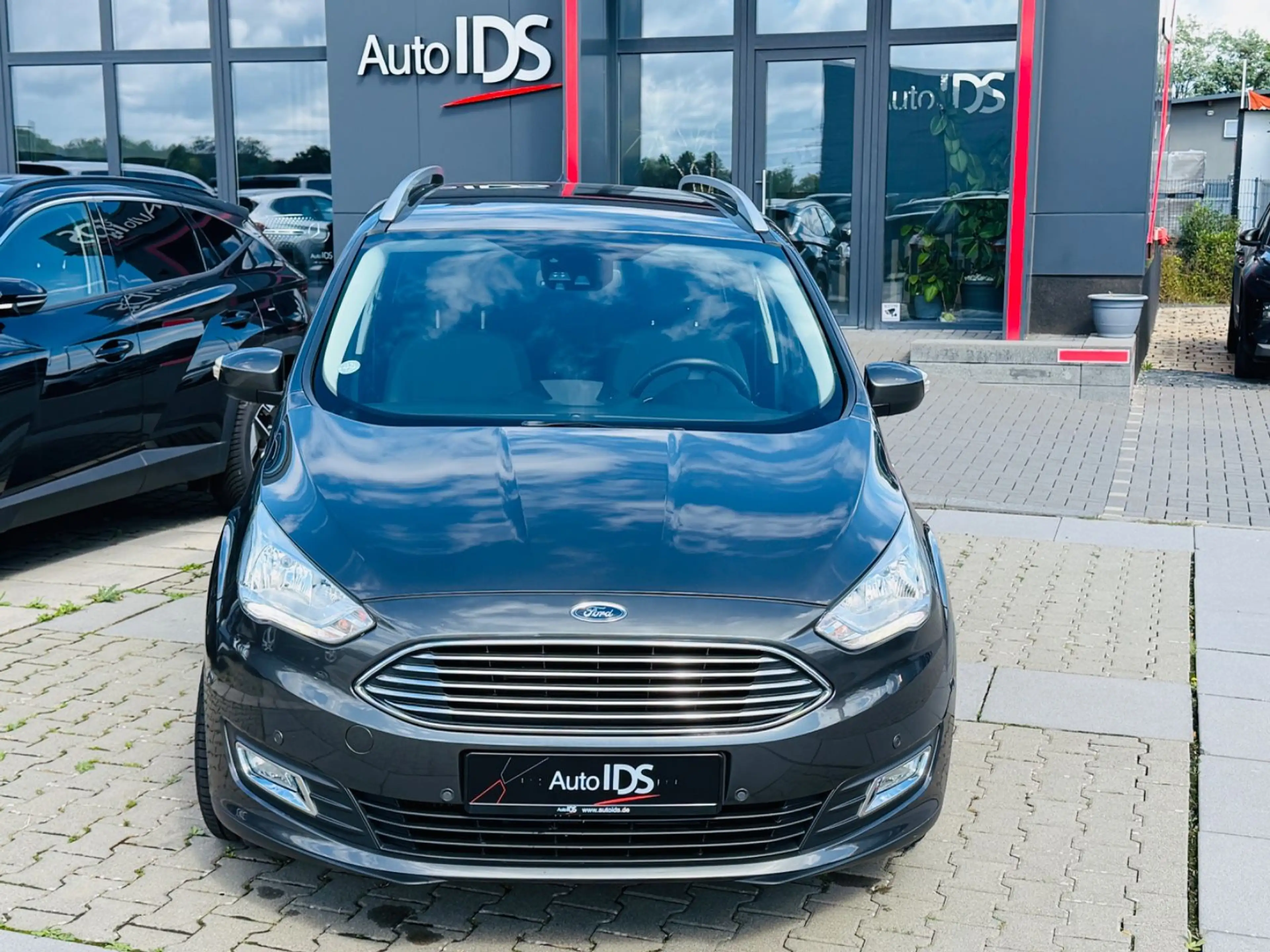 Ford Grand C-Max Titanium — photo 9