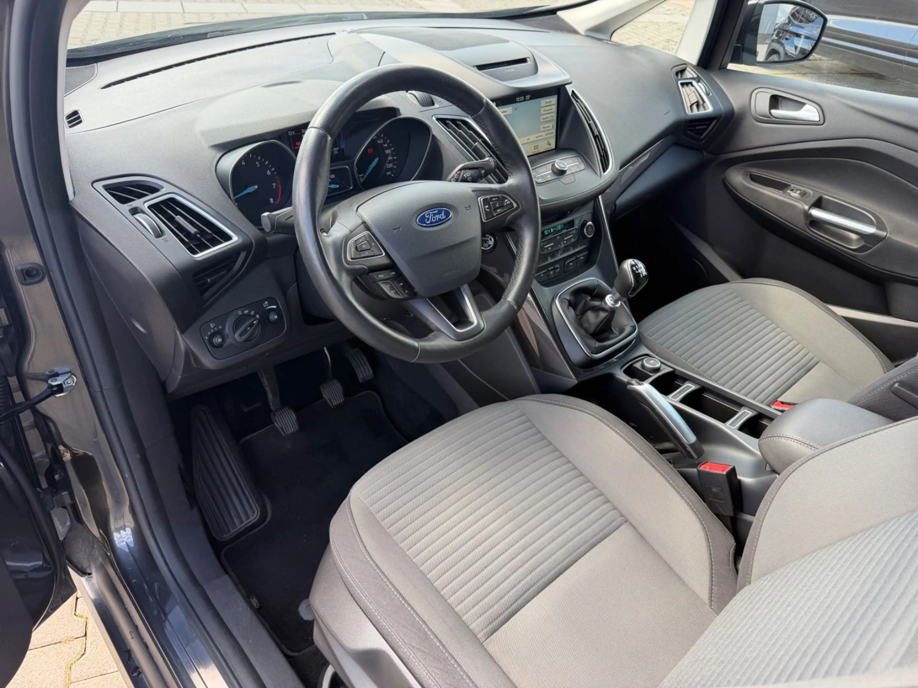 Ford Grand C-Max Titanium — photo 15