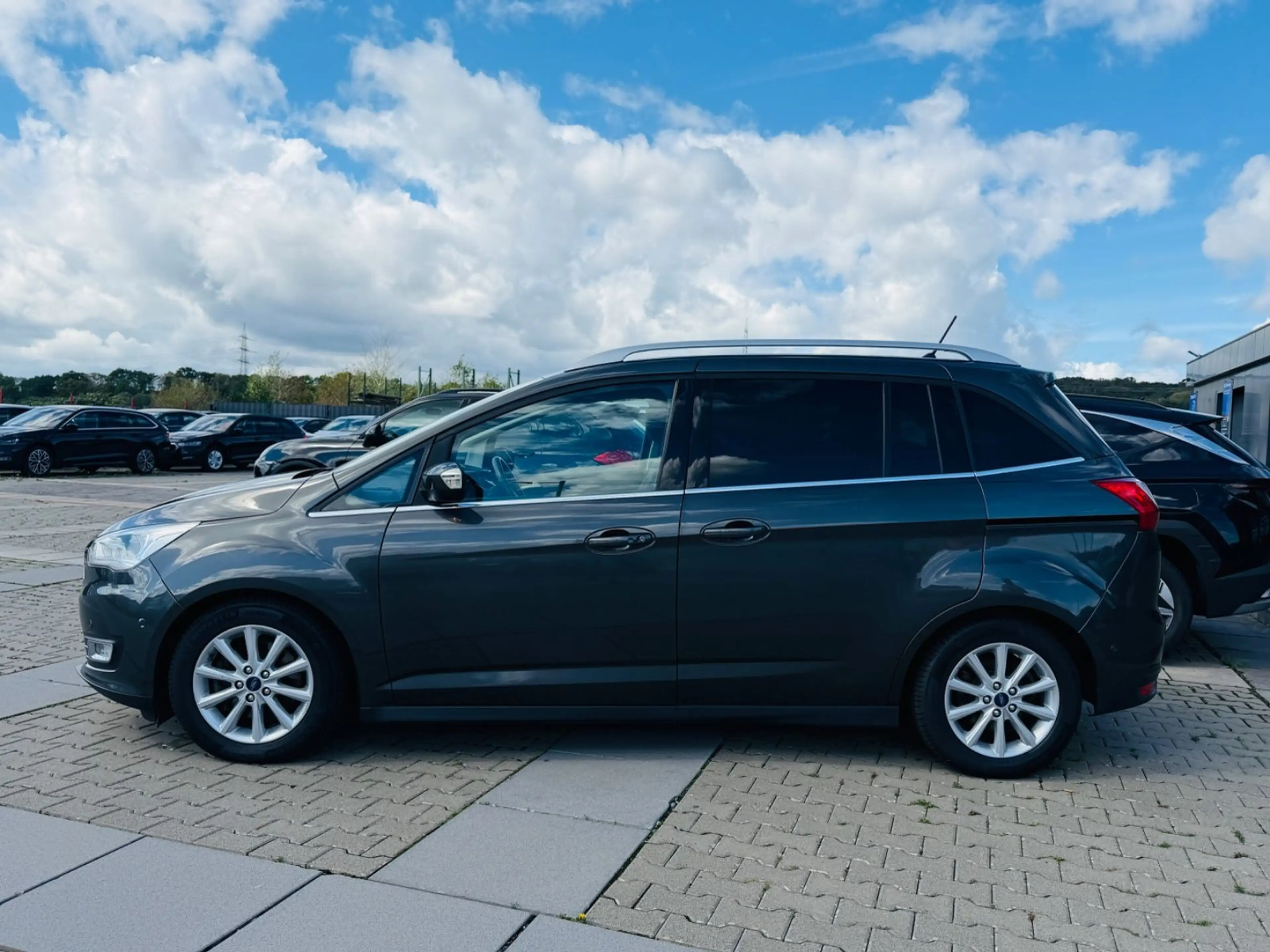 Ford Grand C-Max Titanium — photo 7