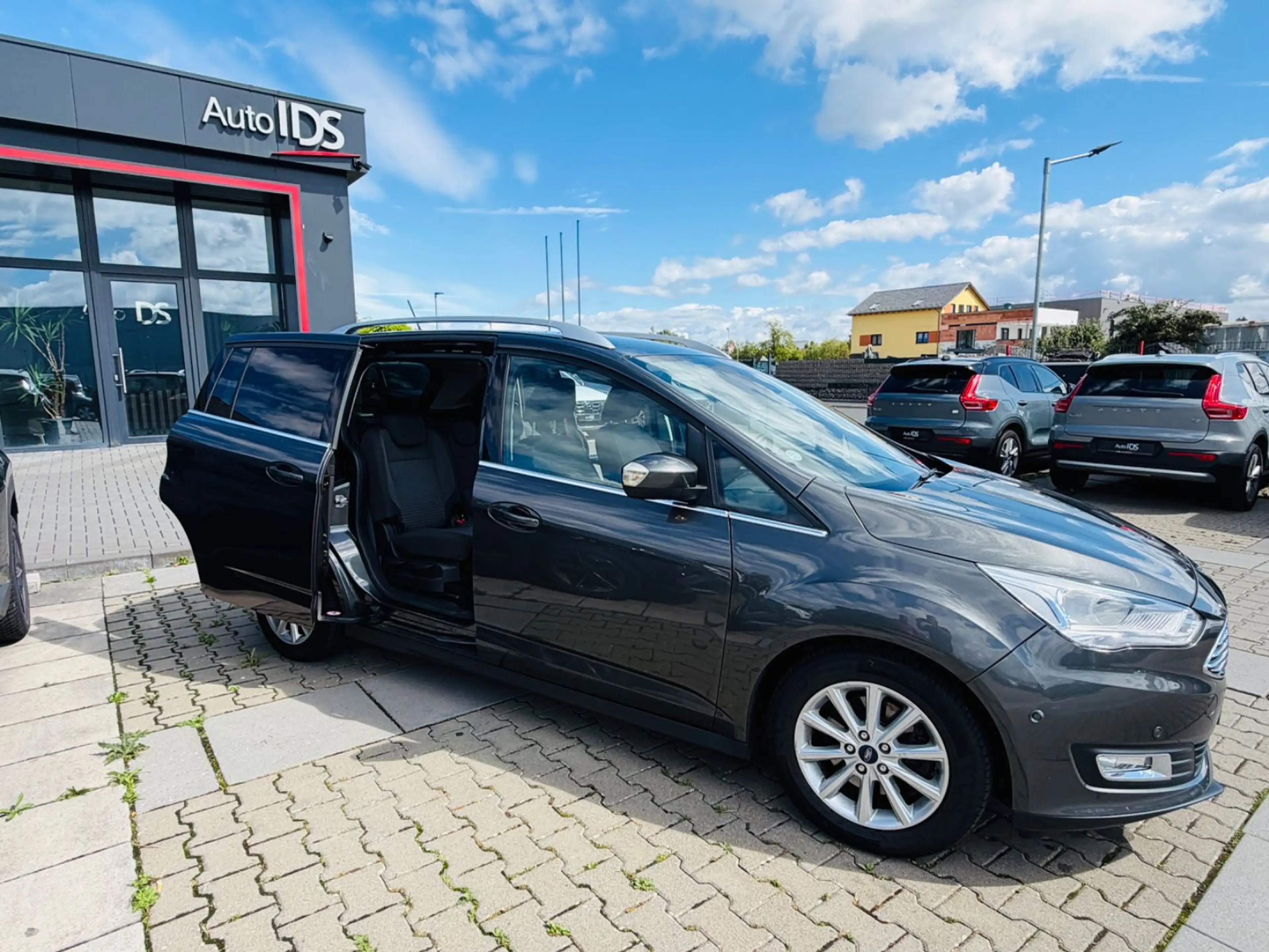Ford Grand C-Max Titanium — photo 11