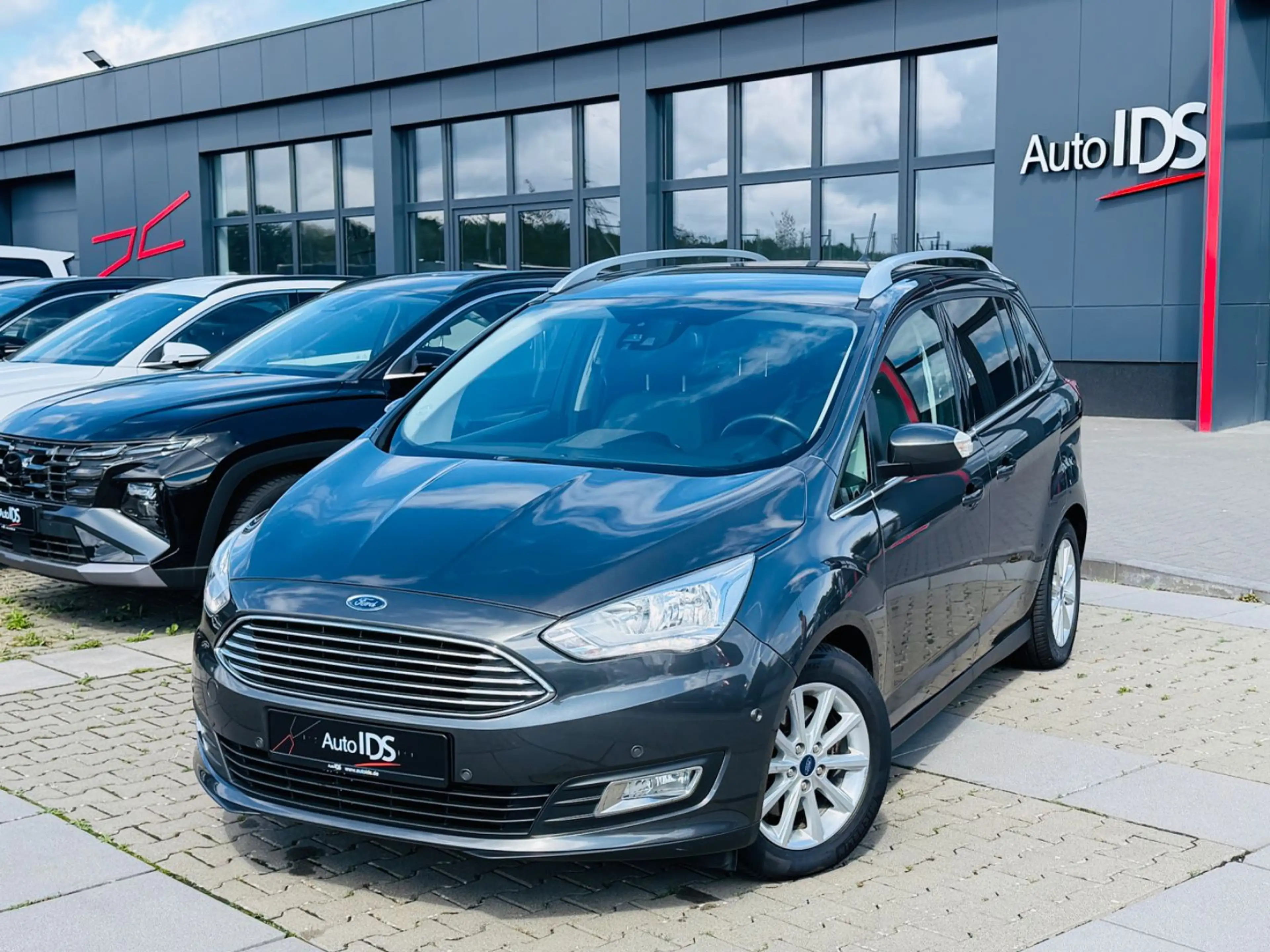 Ford Grand C-Max Titanium — photo 8