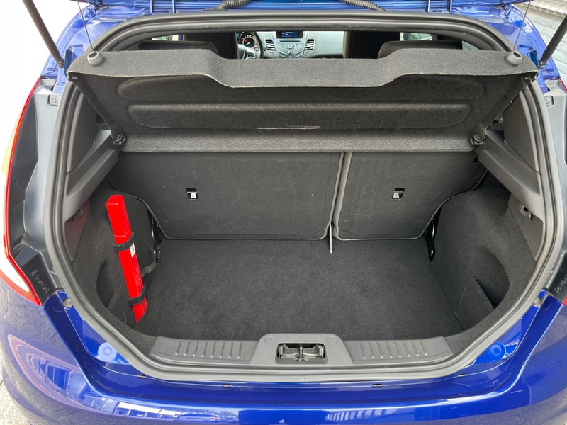 Ford Fiesta 1.0 ECOB. ST LINE — photo 10