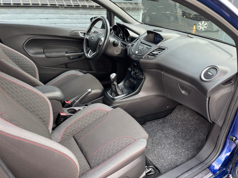 Ford Fiesta 1.0 ECOB. ST LINE — photo 13