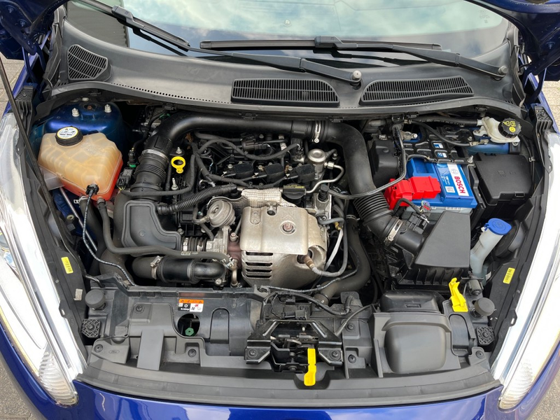Ford Fiesta 1.0 ECOB. ST LINE — photo 3