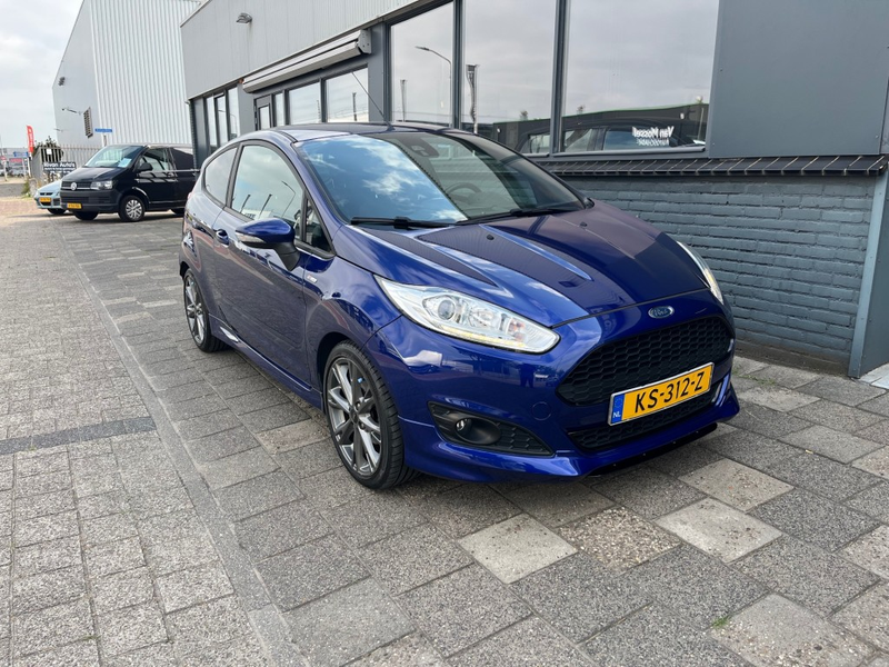 Ford Fiesta 1.0 ECOB. ST LINE — photo 11
