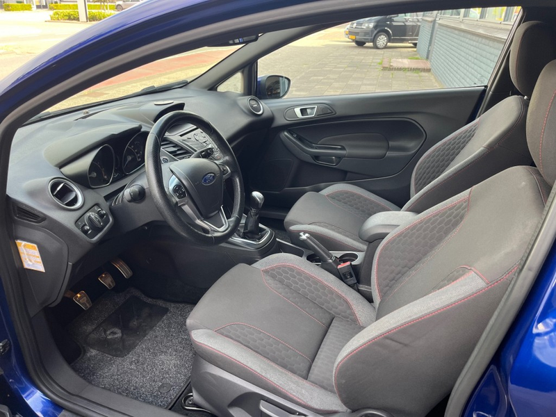 Ford Fiesta 1.0 ECOB. ST LINE — photo 5