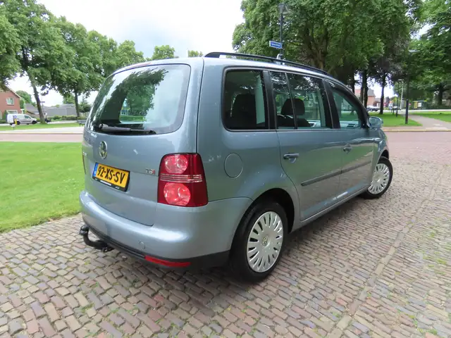 Volkswagen Touran view 4