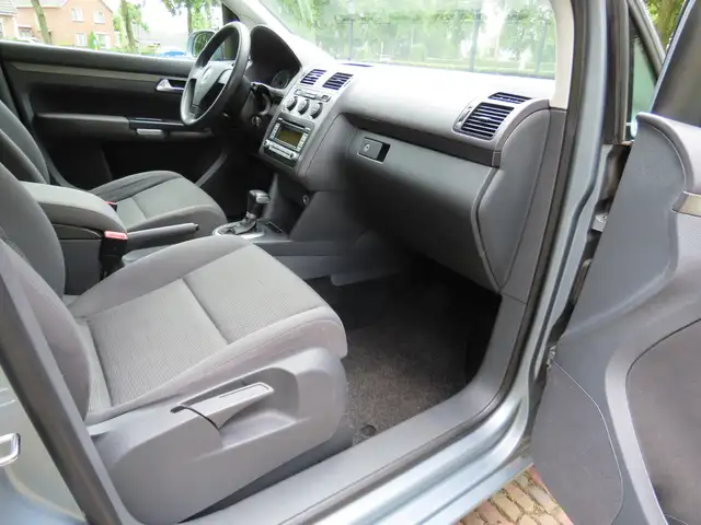 Volkswagen Touran view 9