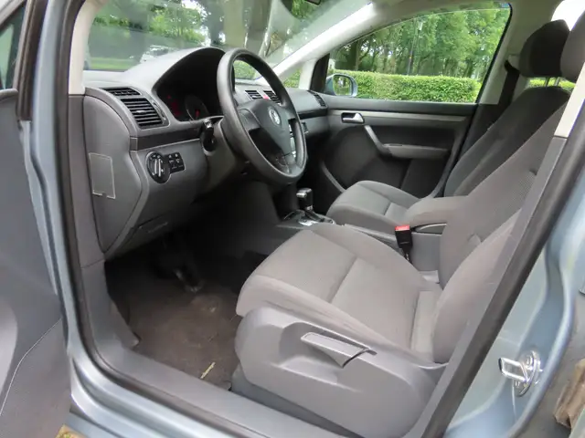 Volkswagen Touran view 8