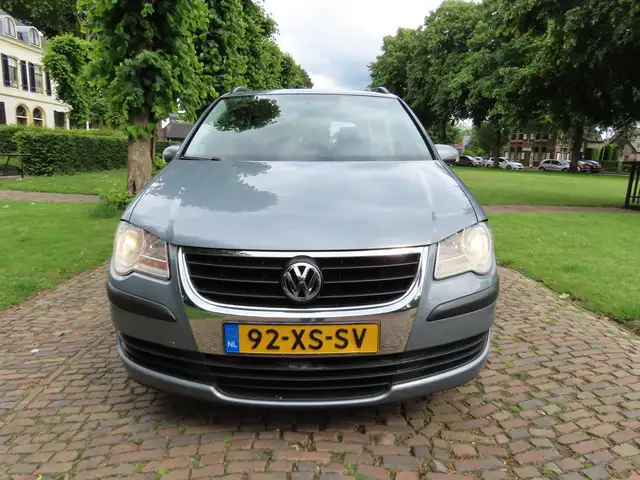 Volkswagen Touran view 5