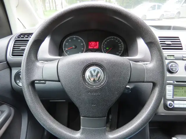 Volkswagen Touran view 12