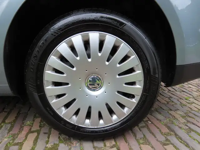 Volkswagen Touran view 20