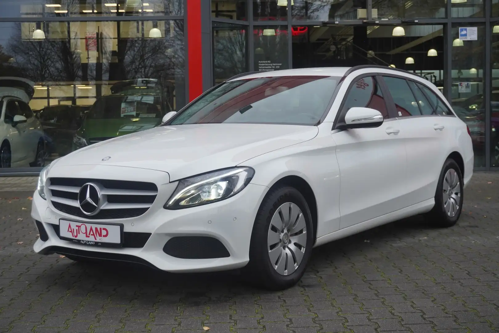 Mercedes-Benz C 180 C180 T BlueTEC LED Navi Sitzheizung PDC USB Weiß - 2