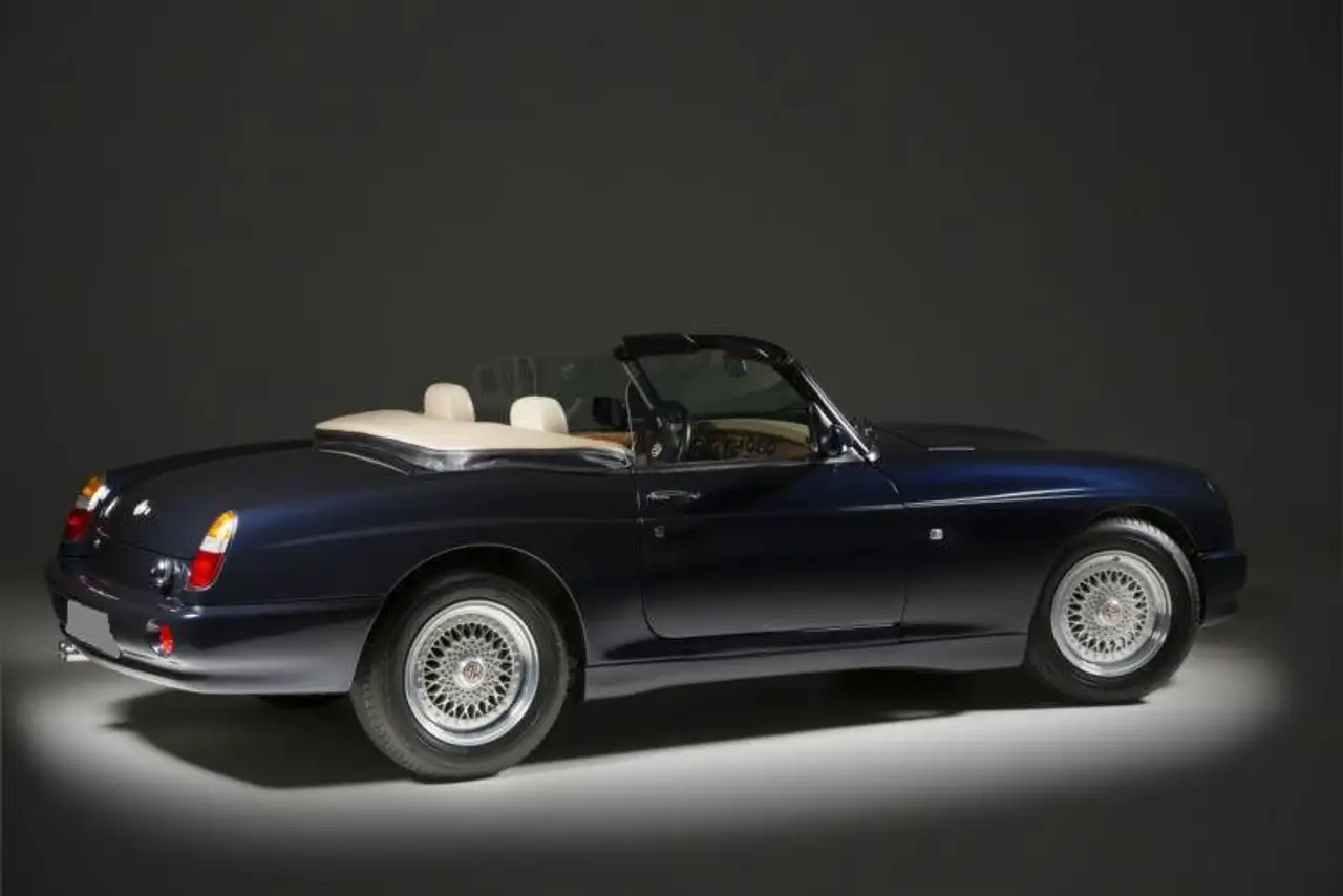 MG RV8 Linkslenker mit H-Zulassung, foto 4