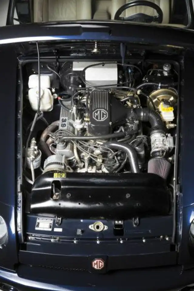 MG RV8 Linkslenker mit H-Zulassung, foto 9