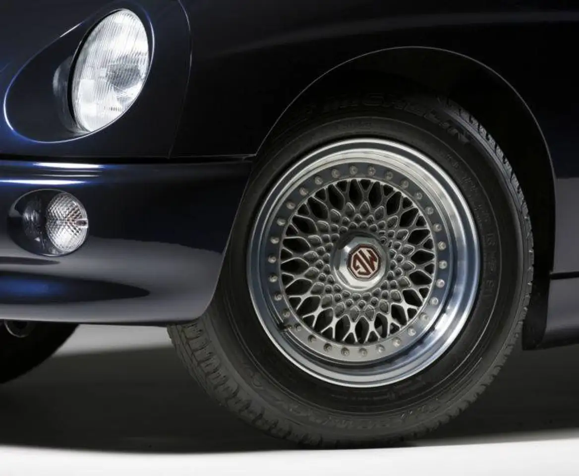 MG RV8 Linkslenker mit H-Zulassung, foto 7