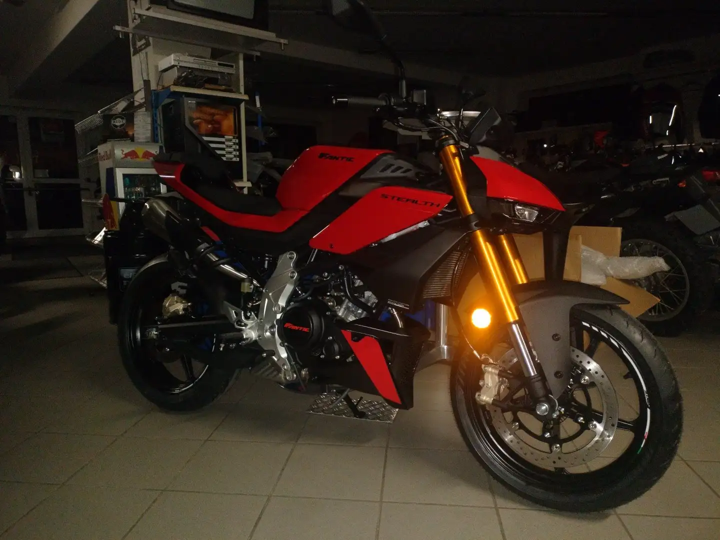 Fantic 125M Stealth 125 ABS      2+1 Garantie     E5+ Rot - 1